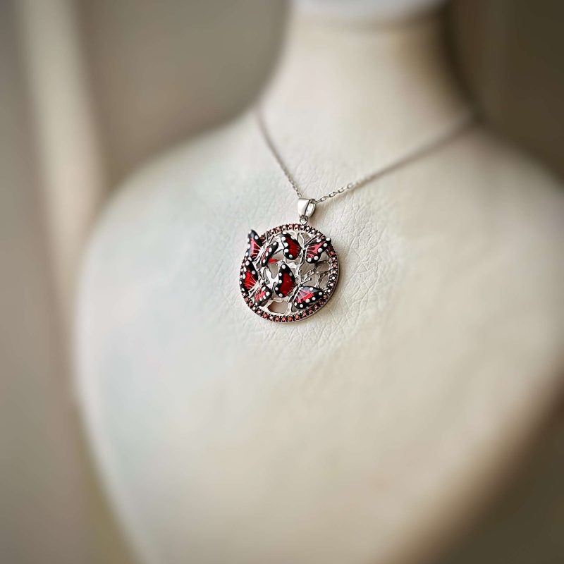 گردنبند طرح پروانه